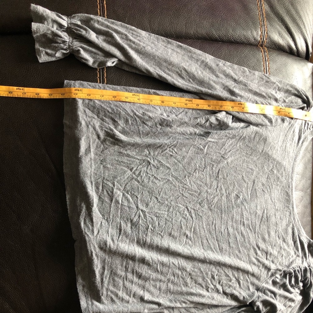 Gap Gray ruffle cuff T - Large